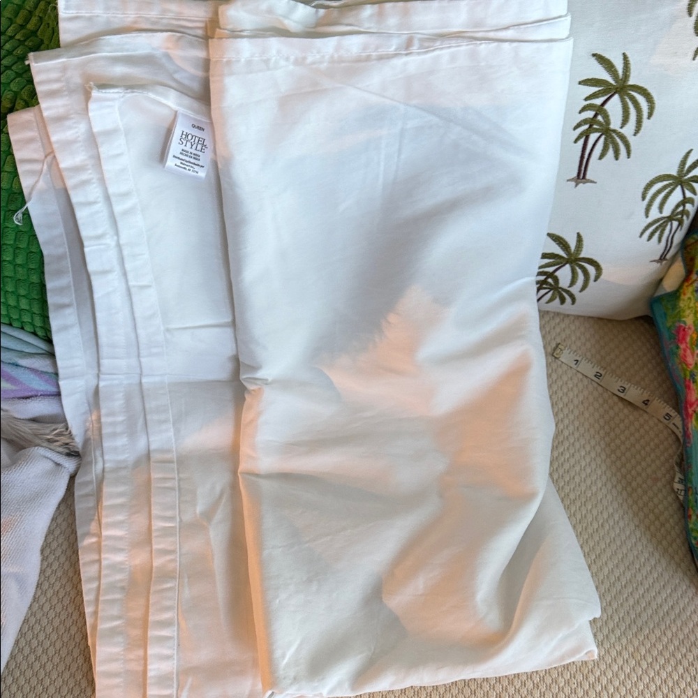 Que Classic White Bedding Sheets